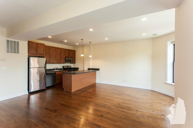 Foto del edificio - 2834 N Albany Ave