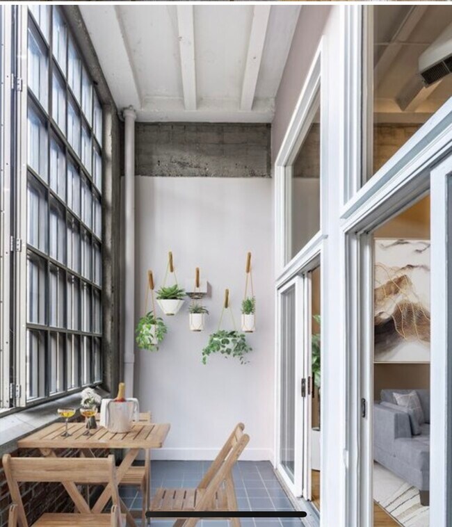 Three season room - 611 N Park Ave
