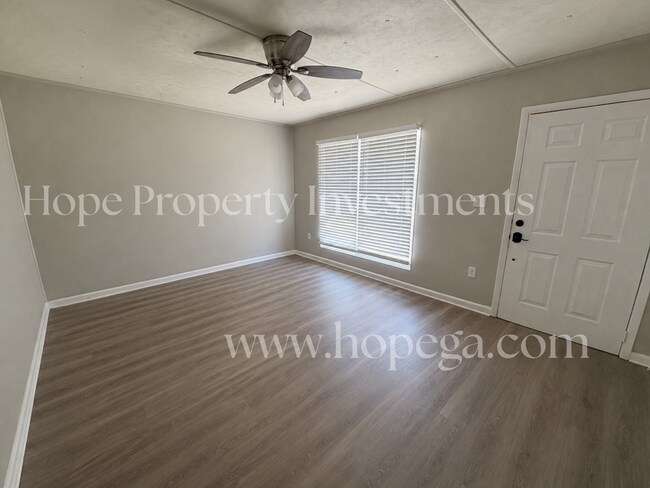 Foto del edificio - 4 Midland Park Ln