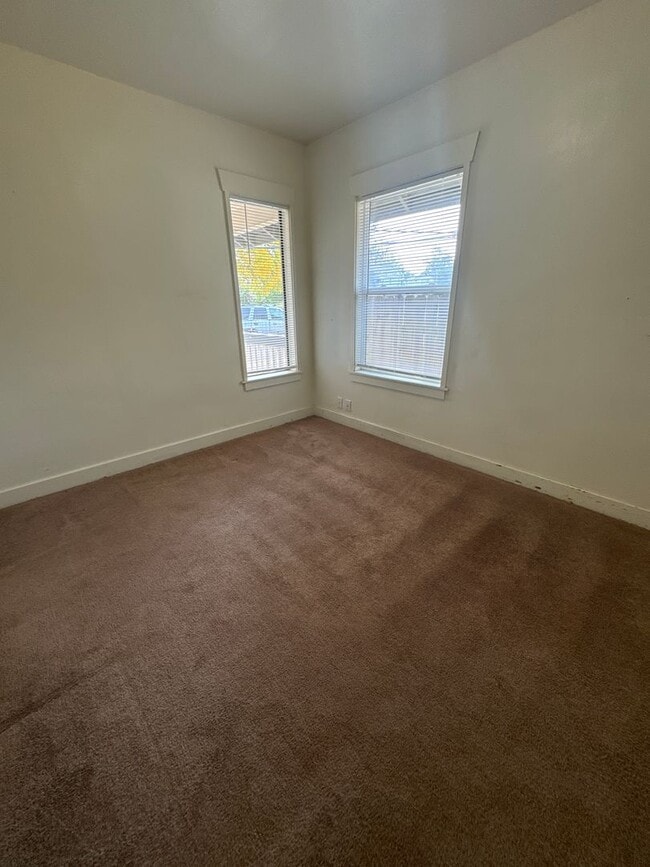 Building Photo - Cozy College Place Home