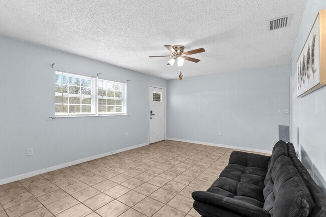 Building Photo - 3151 W Lake Chilton Dr
