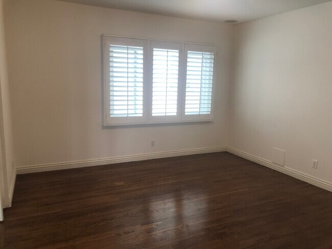 Den - 2134 Veteran Ave