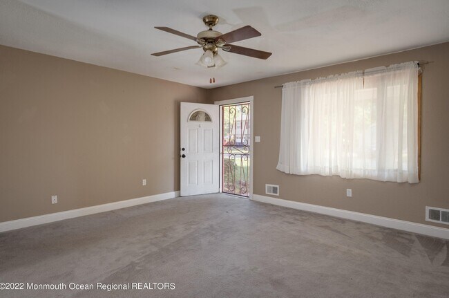 Living Room - 126 Jefferson Ln