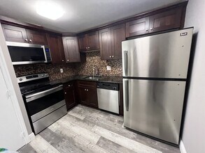 Building Photo - 4158 Inverrary Dr