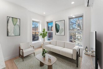 Building Photo - 306 Varick St