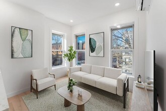 Building Photo - 306 Varick St