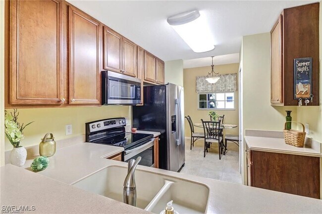Foto del edificio - 6824 Sterling Greens Dr