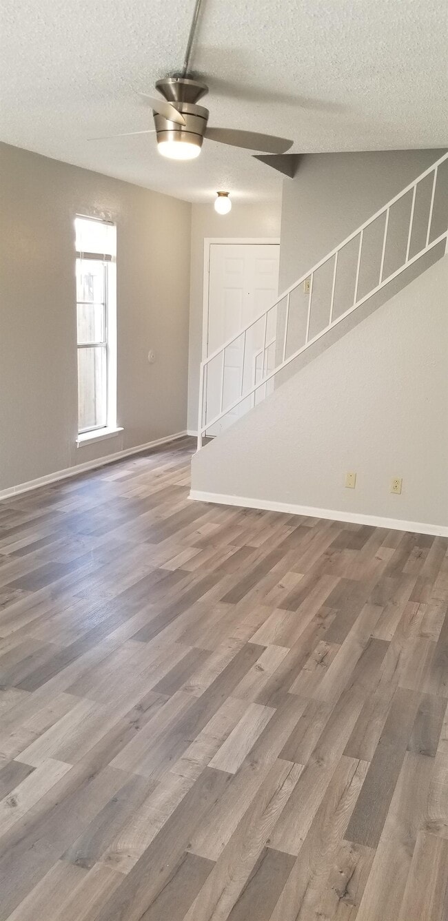 Building Photo - 1109 Wales Dr