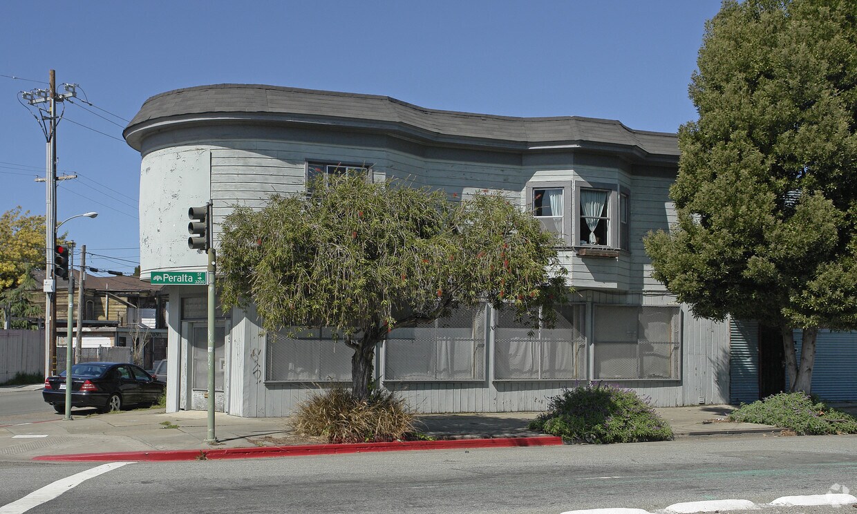 Building Photo - 3275 Hollis St