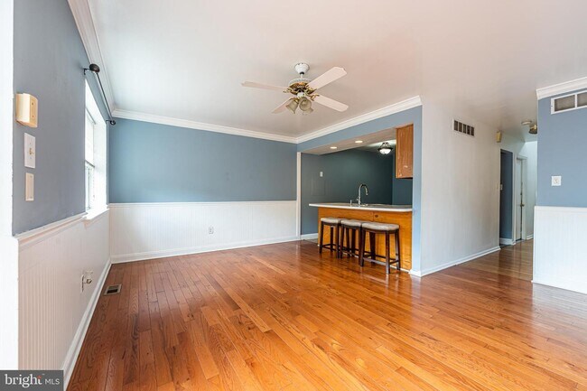 Building Photo - 222 Parkview Dr