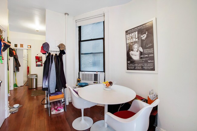Foto del edificio - 527 E 12th St