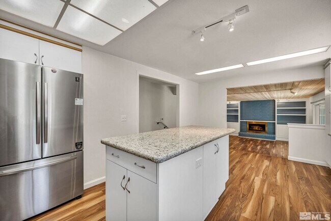 Foto del edificio - 840 Twin Pines Rd