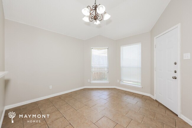 Building Photo - 605 Crestview Ct