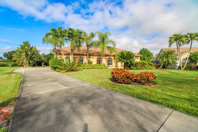 Foto del edificio - ***UNFURNISHED ANNUAL RENTAL*** BEAUTIFUL***ANNUAL POOL HOME***