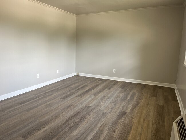 Building Photo - 709 Daniels St