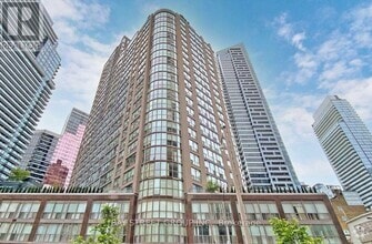 Building Photo - 24-324 Wellesley St W