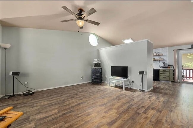 Building Photo - Spacious heights home