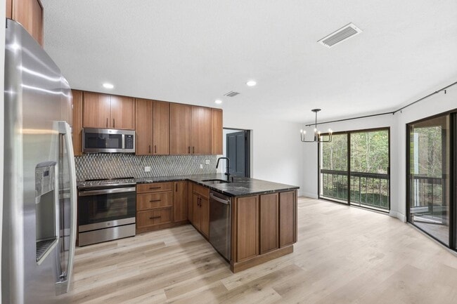 Foto del edificio - 8753 Como Lake Dr