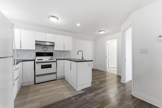 Building Photo - 404 Montreal St