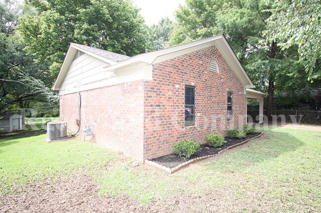 Building Photo - 5356 Lakeview Cove