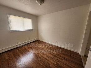 Building Photo - 530 Mumford St