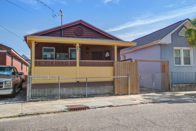 Building Photo - 198 Nassau St