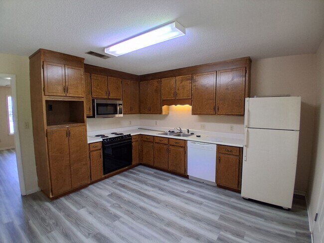 Building Photo - 2 Bedroom 2 Bathroom Duplex in Valdosta, GA
