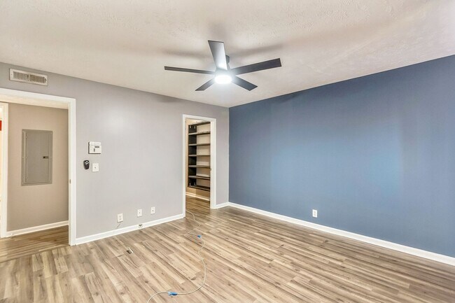 Foto del edificio - Charming 2BR Condo in Nashville
