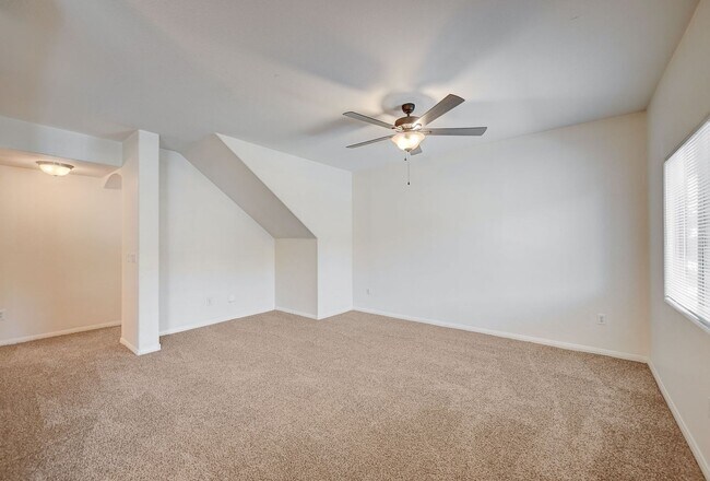 Building Photo - Charming 3-bed, 2-bath Downstairs Unit