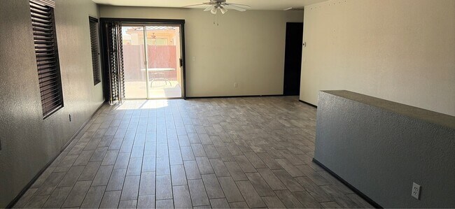 Foto del edificio - 3448 S Chaparral Rd