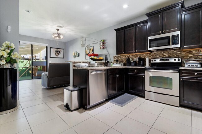 Foto del edificio - 9831 NW 88th St