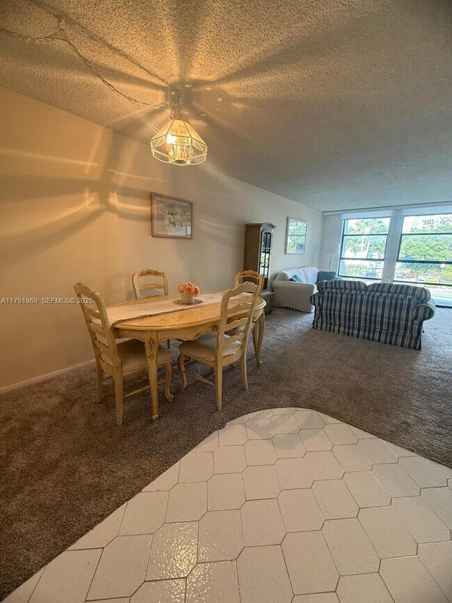 Foto del edificio - 501 Three Islands Boulevard