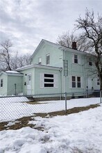 Building Photo - 866 Weeden St