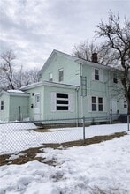 Building Photo - 866 Weeden St