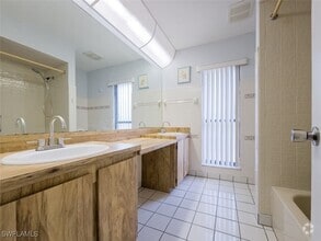 Building Photo - 565 N Idle Terrace