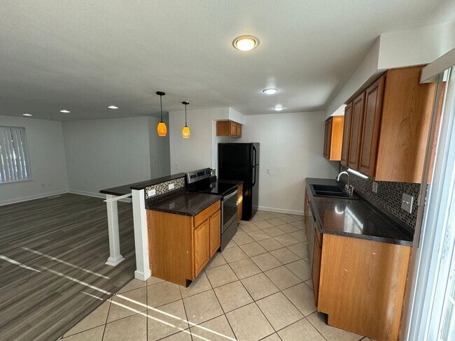 Building Photo - Renovated 5 Bed, 2 Bath Rancher w/ a Shop ...