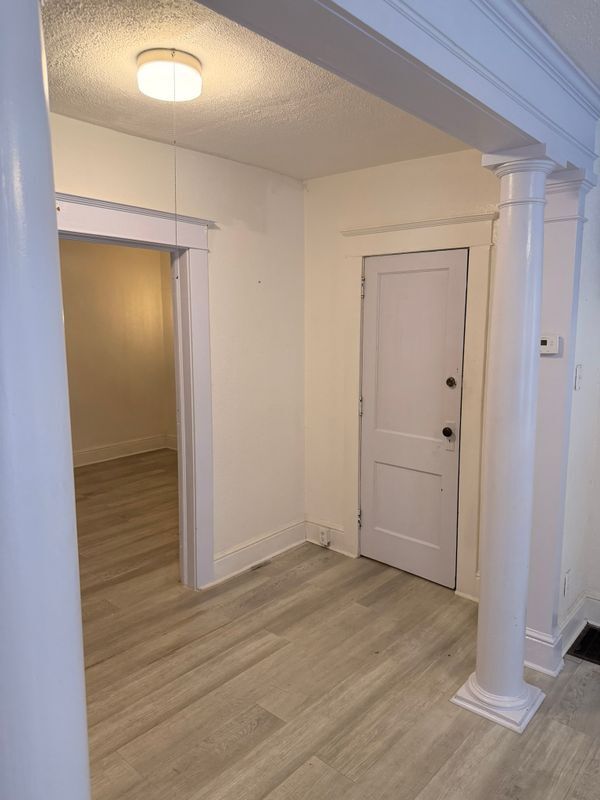 Foto del edificio - 310 E College Ave