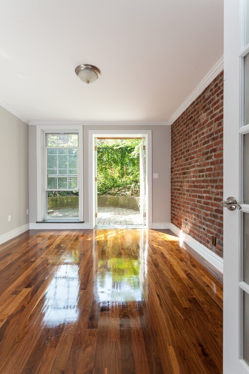 Building Photo - 350 W 21st St