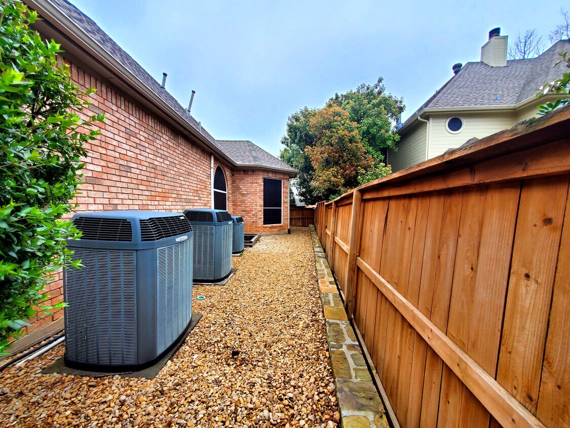 Primary Photo - 360 Highland Oaks Cir