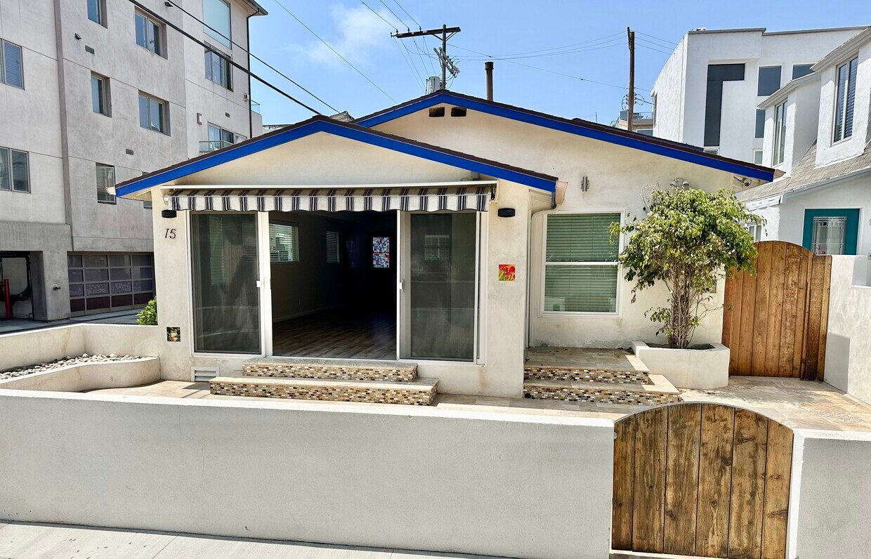 Primary Photo - 15 Quarterdeck St