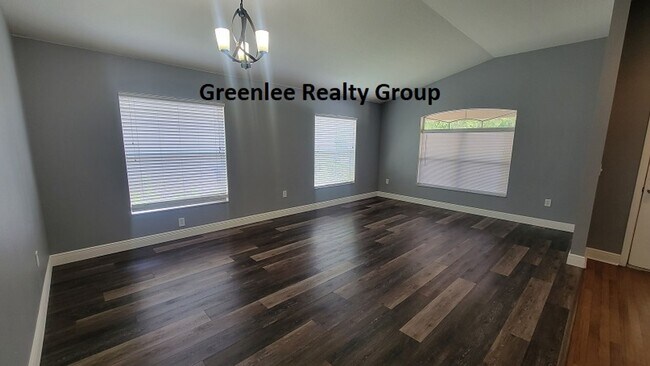 Building Photo - Gorgeous 4 Bedroom/2 Bathroom Home in Sunc...