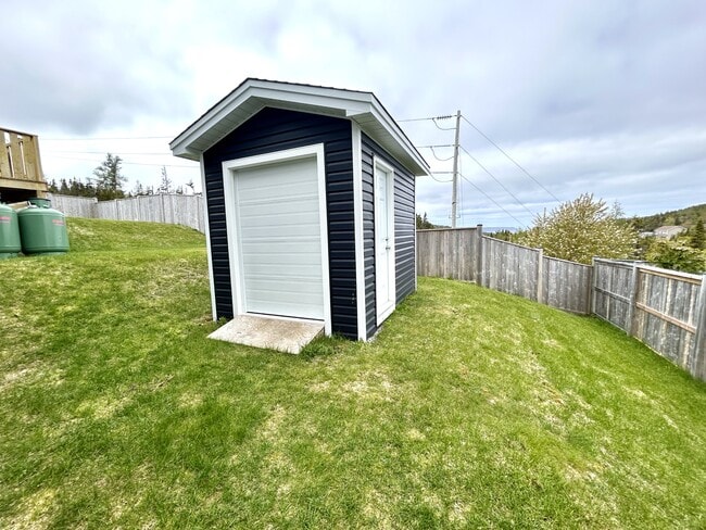 Building Photo - 40 Markham Dr