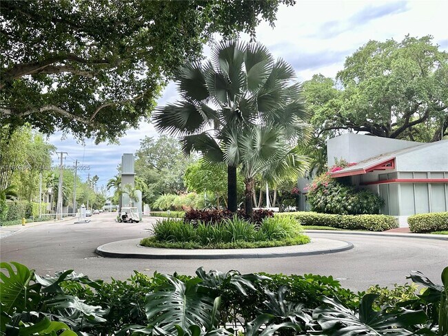 Foto del edificio - 680 NE 64th St