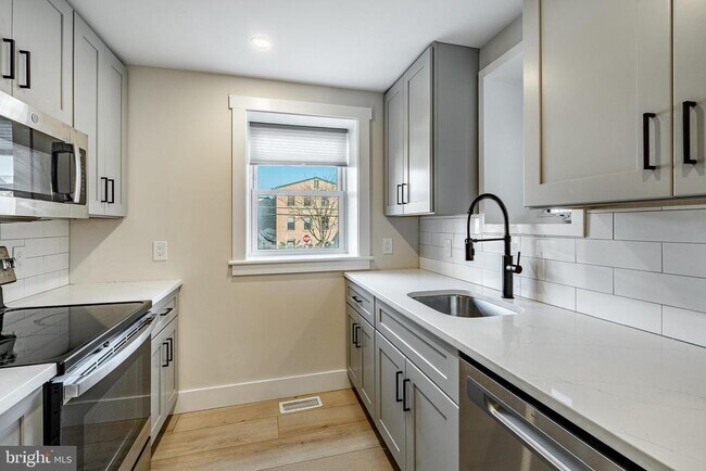 Building Photo - 530 Washington Ave