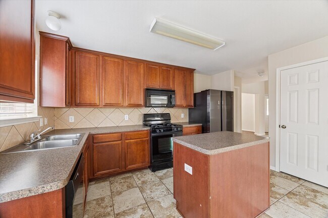 Foto del edificio - 8307 Cove Timbers Ln