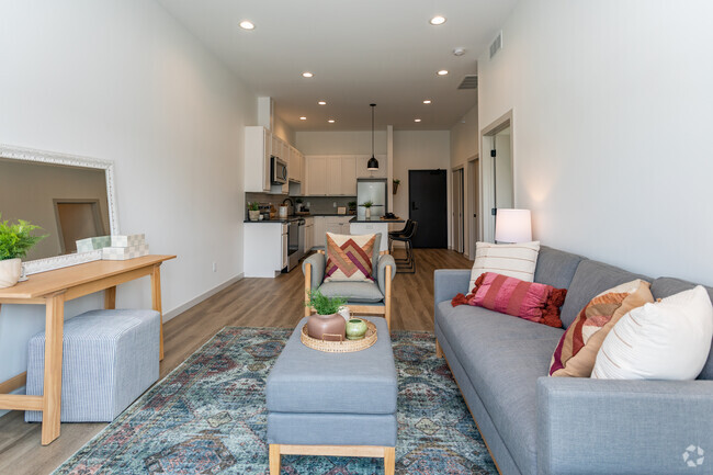 1BR, 1BA - 725SF - Benaiah on Broadway