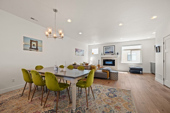 Main Living Area - 1421 E Komenda Way