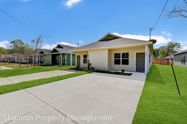 Foto del edificio - 3 br, 2 bath House - 409 E Avenue G