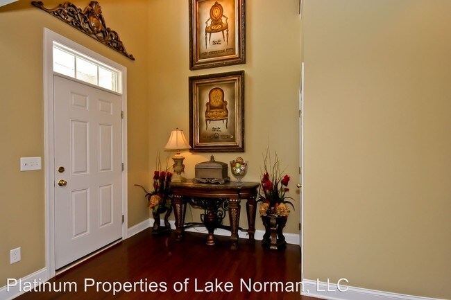 Building Photo - 14904 Rocky Top Dr