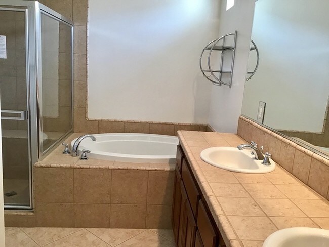 Building Photo - Village at the Park 3 bedroom Condo